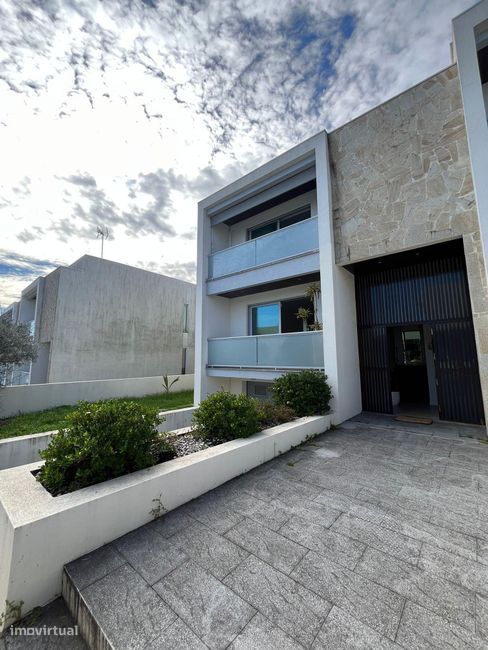 Moradia Geminada T3 com Piscina – Lage, Vila Verde