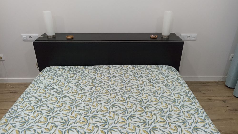 Cama de casal IKEA Malm 160x200 com colchão e cabeceira