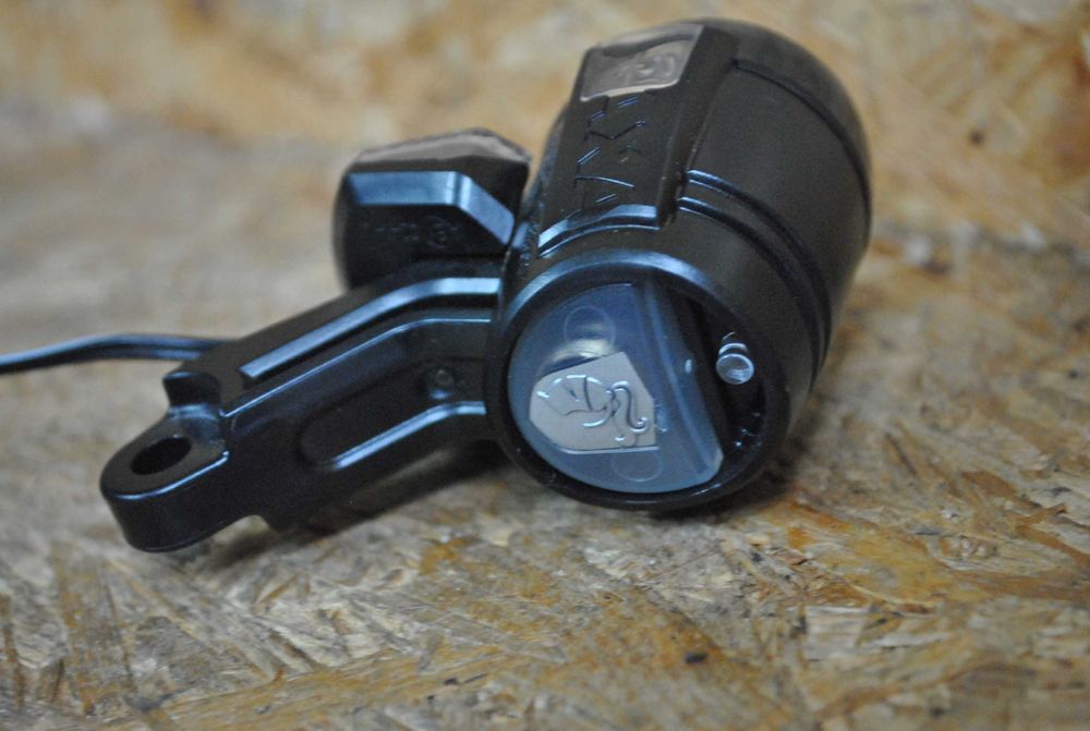 Lampa Rowerowa AXA BLUELINE 30 STEADY AUTO Czujnik Zmierzchu