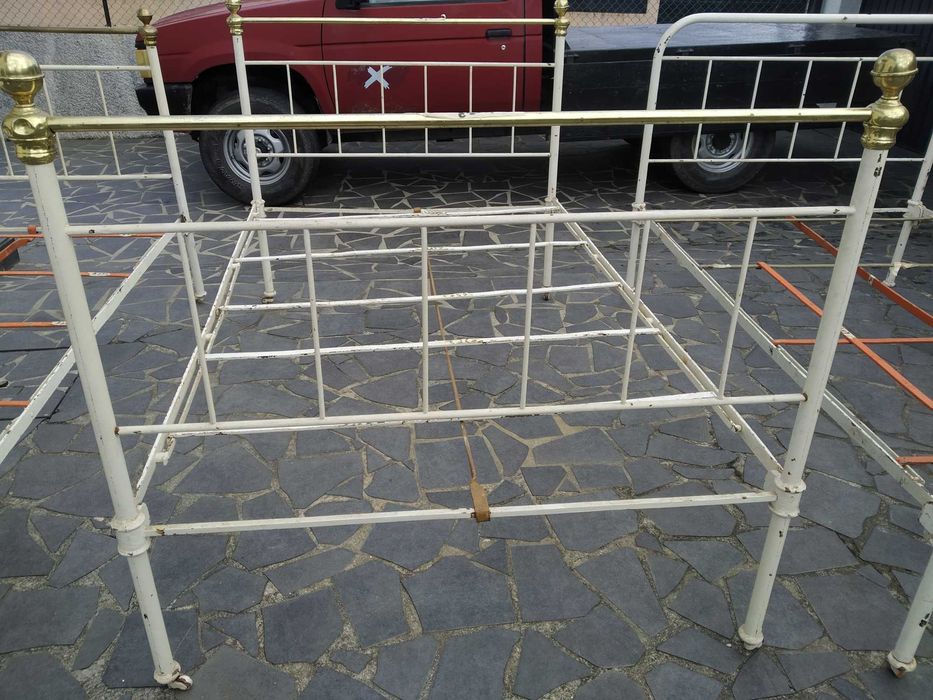 Baixa de preço 4 Camas de ferro antigas, sem restauro.