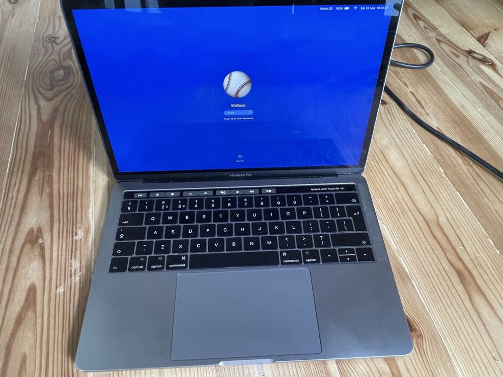 Apple MacBook Pro 13 LAPTOP A1706. intel i7 3,5 ghz