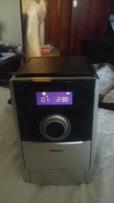Leitor de: PEN/CD e rádio PHILIPS MCM166/12