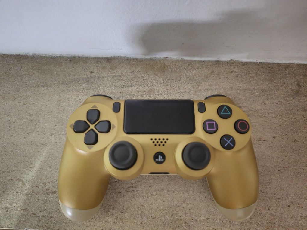 Comando PS4 Dourado