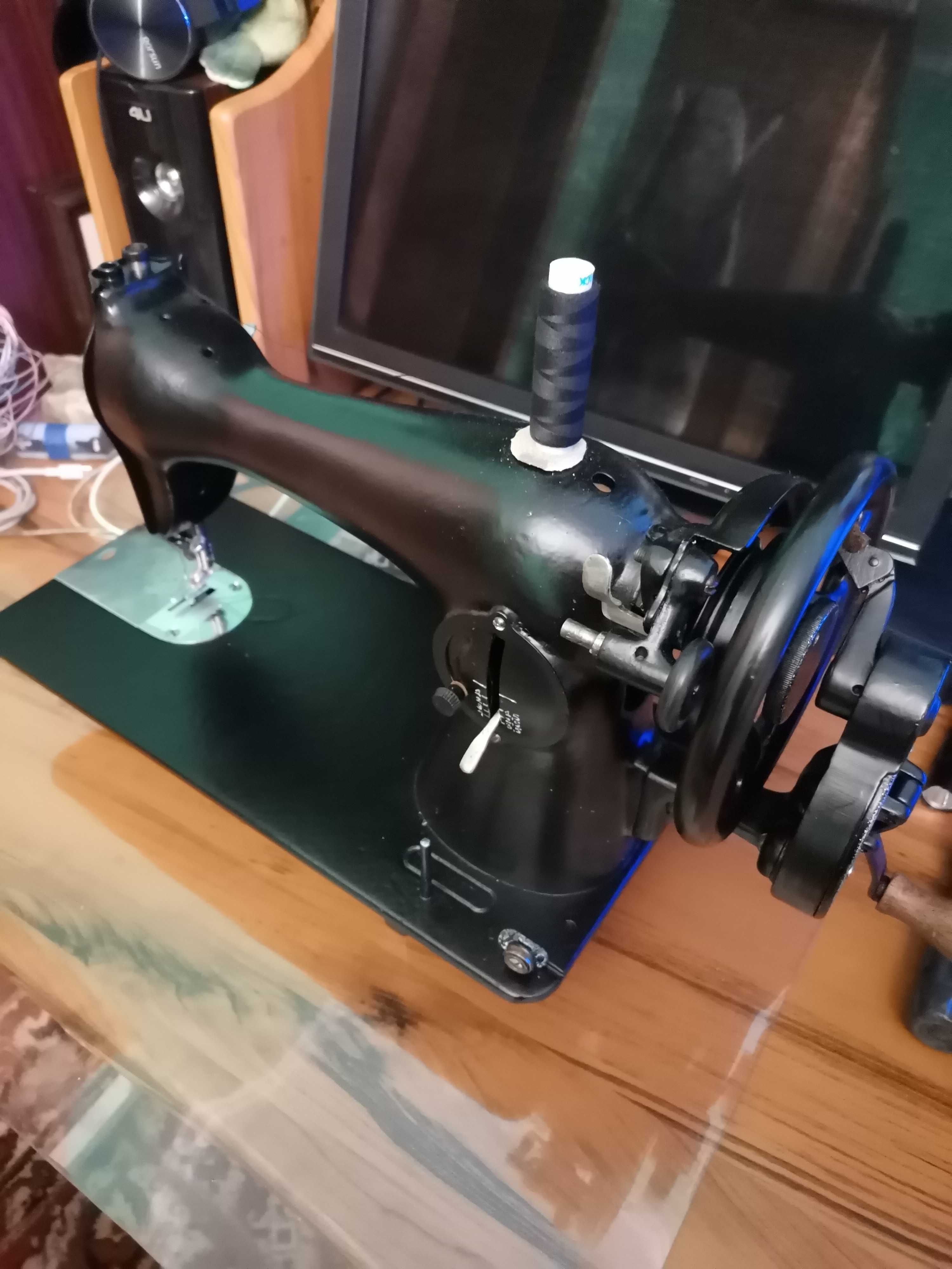 Продам швейную машинку Подольський механичний завод