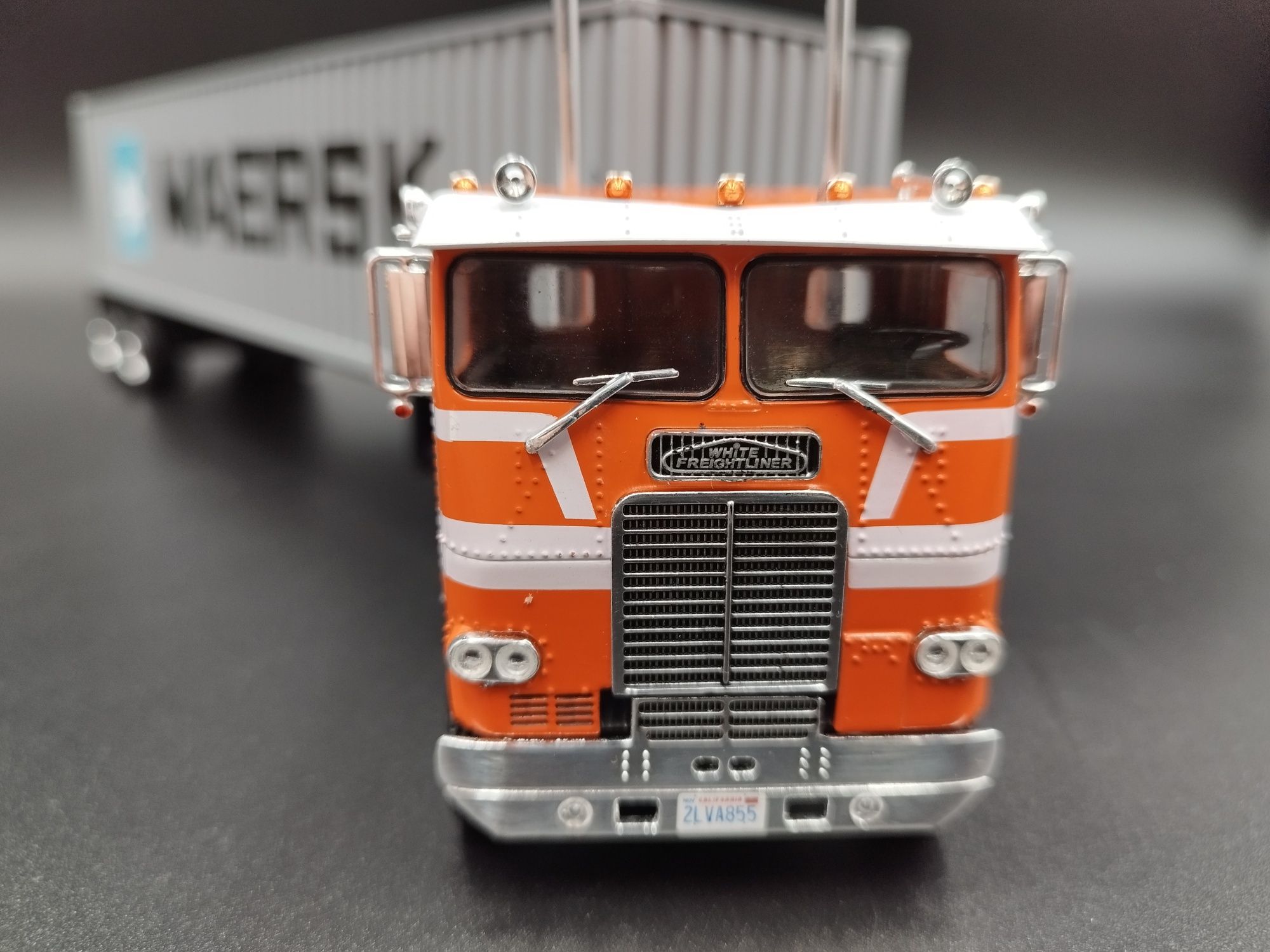 1:43 Altaya 1976 Freightliner Coe model nowy