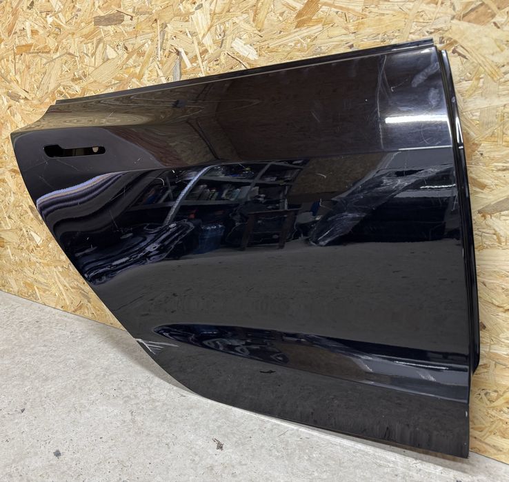 Tesla Model 3 двері задні праві