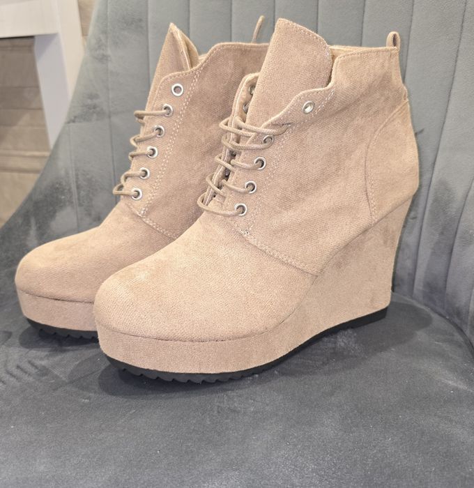 Buty na koturnie 39