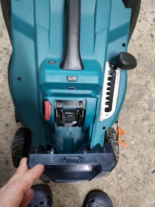 Kosiarka Makita DLM 330