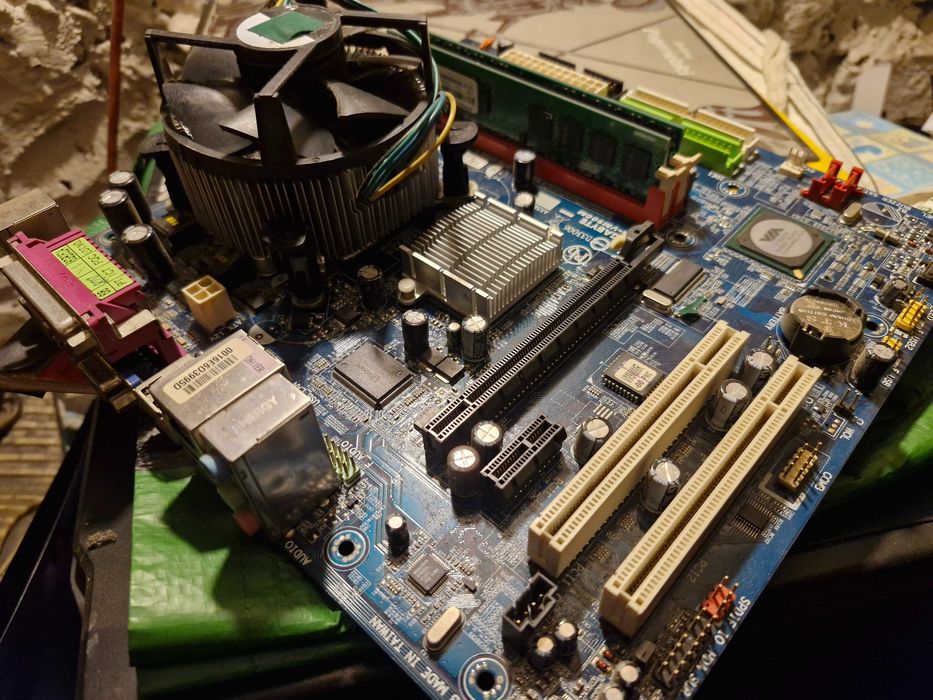 Płyta główna GIGABYTE GA-VM900M