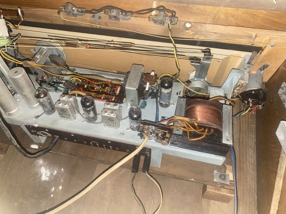 Sprzedam radio Viola z magnetofonem melodia  lata 60-te