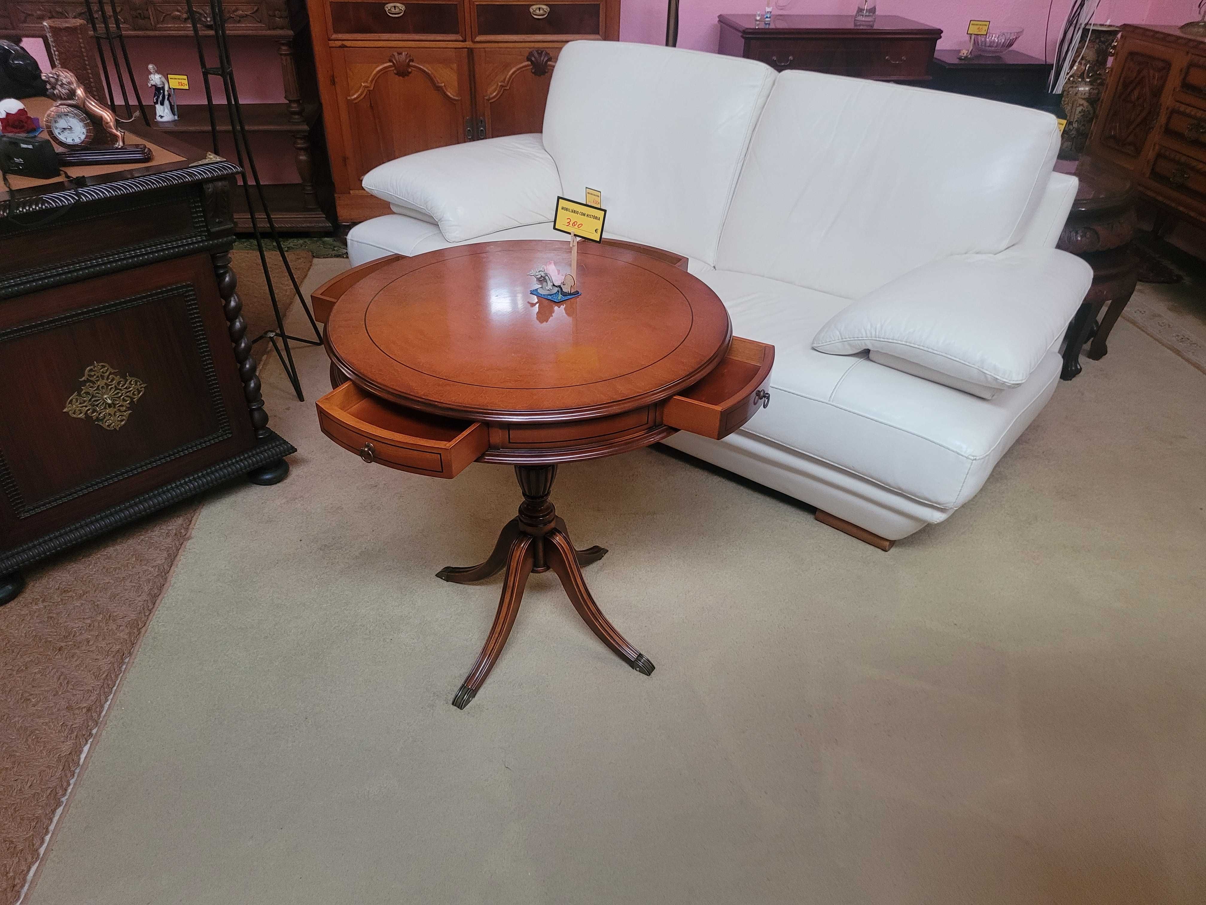 Lindíssima mesa de apoio redonda com quatro gavet
