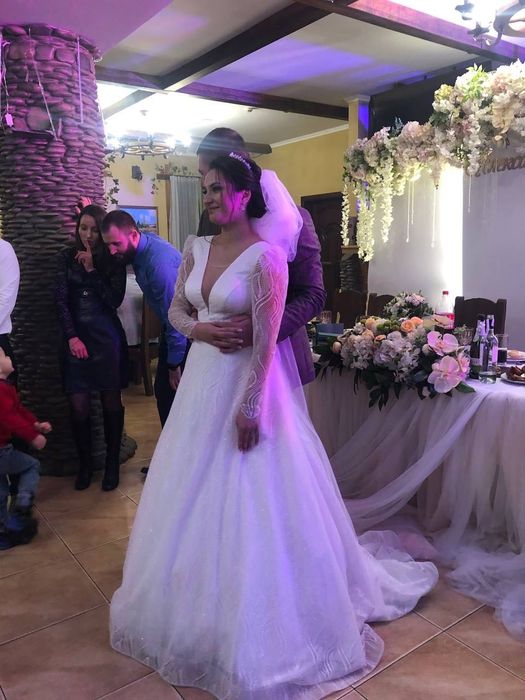 Весільна сукня одягалось надзвичайно гарна ТОРГ умісний