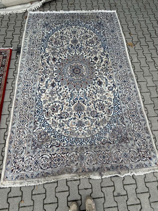 Dywan orientalny w klasycznym stylu – niebiesko-beżowy z medalionem