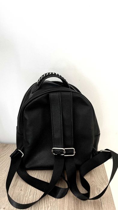 Czarny plecak Bershka
