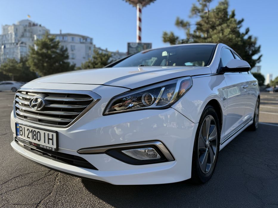 Продам Hyundai Sonata  Гибрид-Плагин 2015г