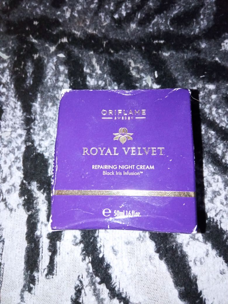 Odboduwujący krem na noc Royal Velvet 40 +