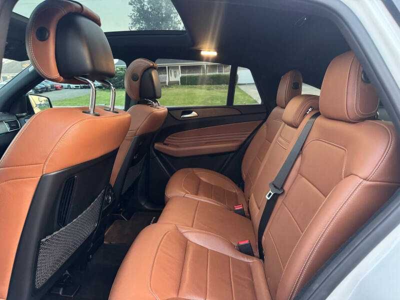 Mercedes-Benz GLE AMG GLE 43      2017