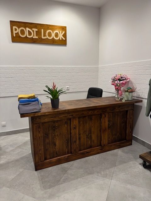 Lada recepcyjna, biurko na wymiar