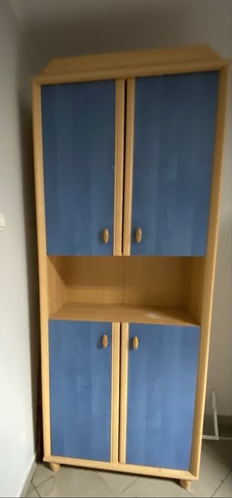 Regały z miejscem na przechowywanie