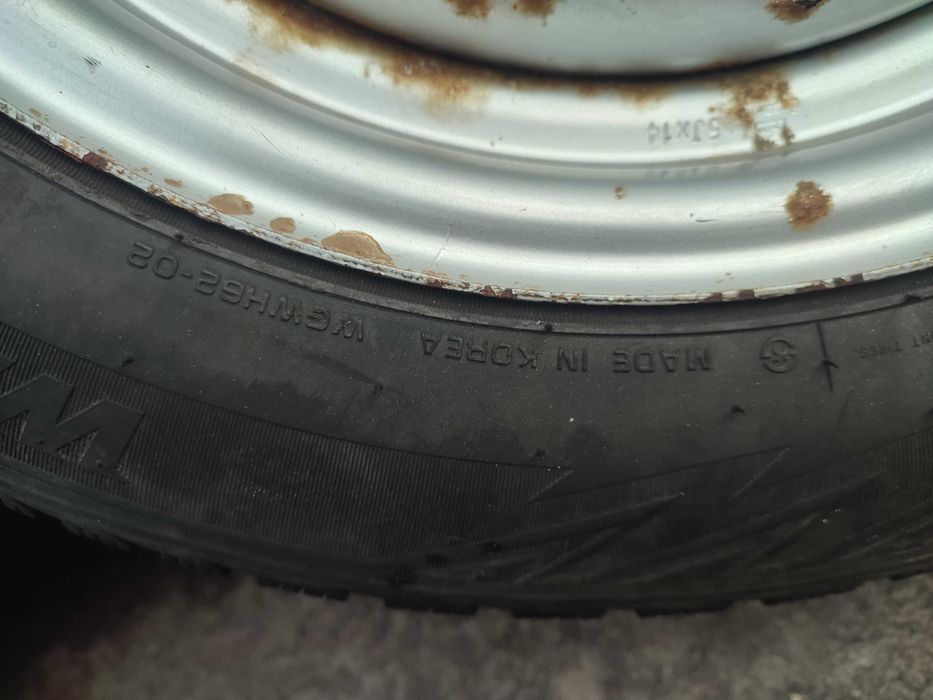 Продам зимнюю резину в хорошем состоянии.