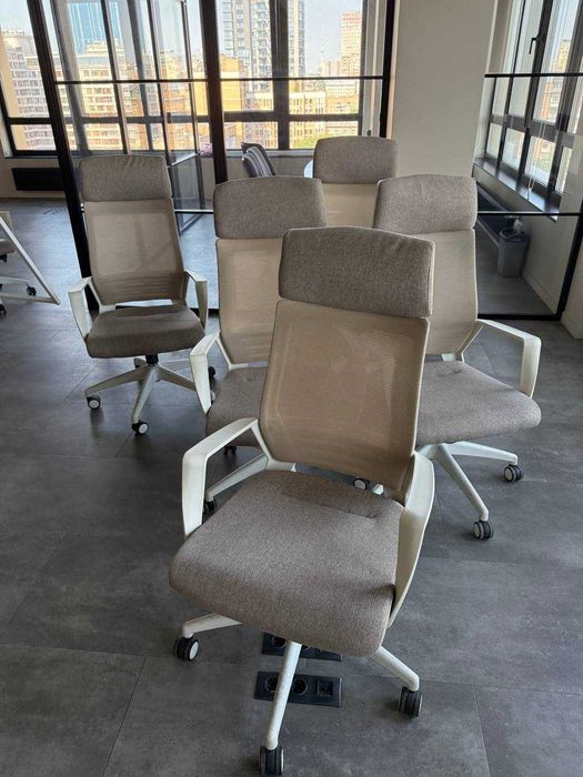 РАСПРОДАЖА кресла офисных на колесах для студента и для работы