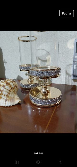 Casticais dourados em vidro