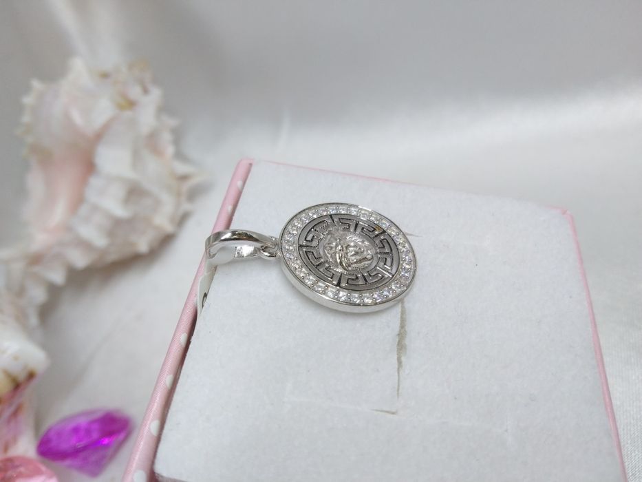 Piękny srebrny wisiorek Meduza grecki wzór, srebro 925