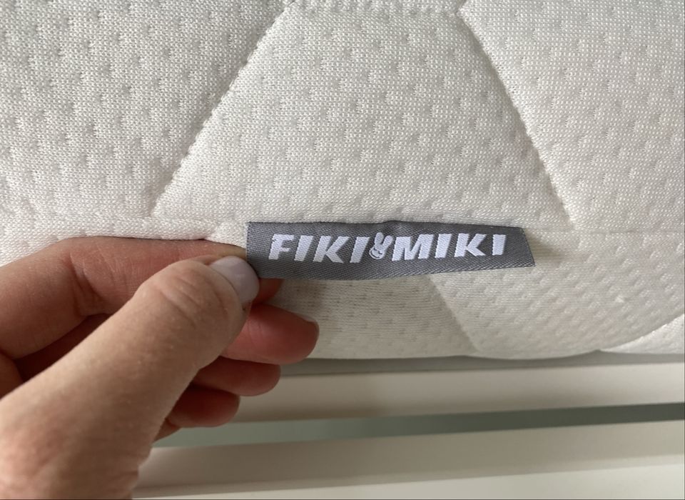 Lóżeczko Pinio Basic 120x60 z szufladą i barierkami + materac