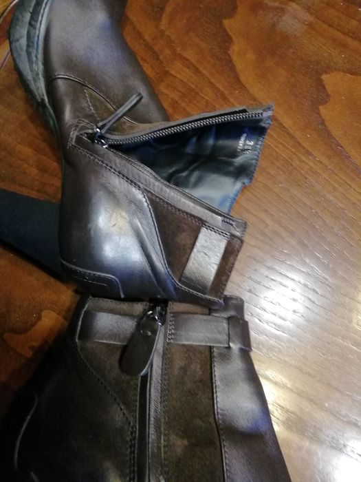 Botas novas em pele para Senhora, e sapatos tamanho 38 1/2.