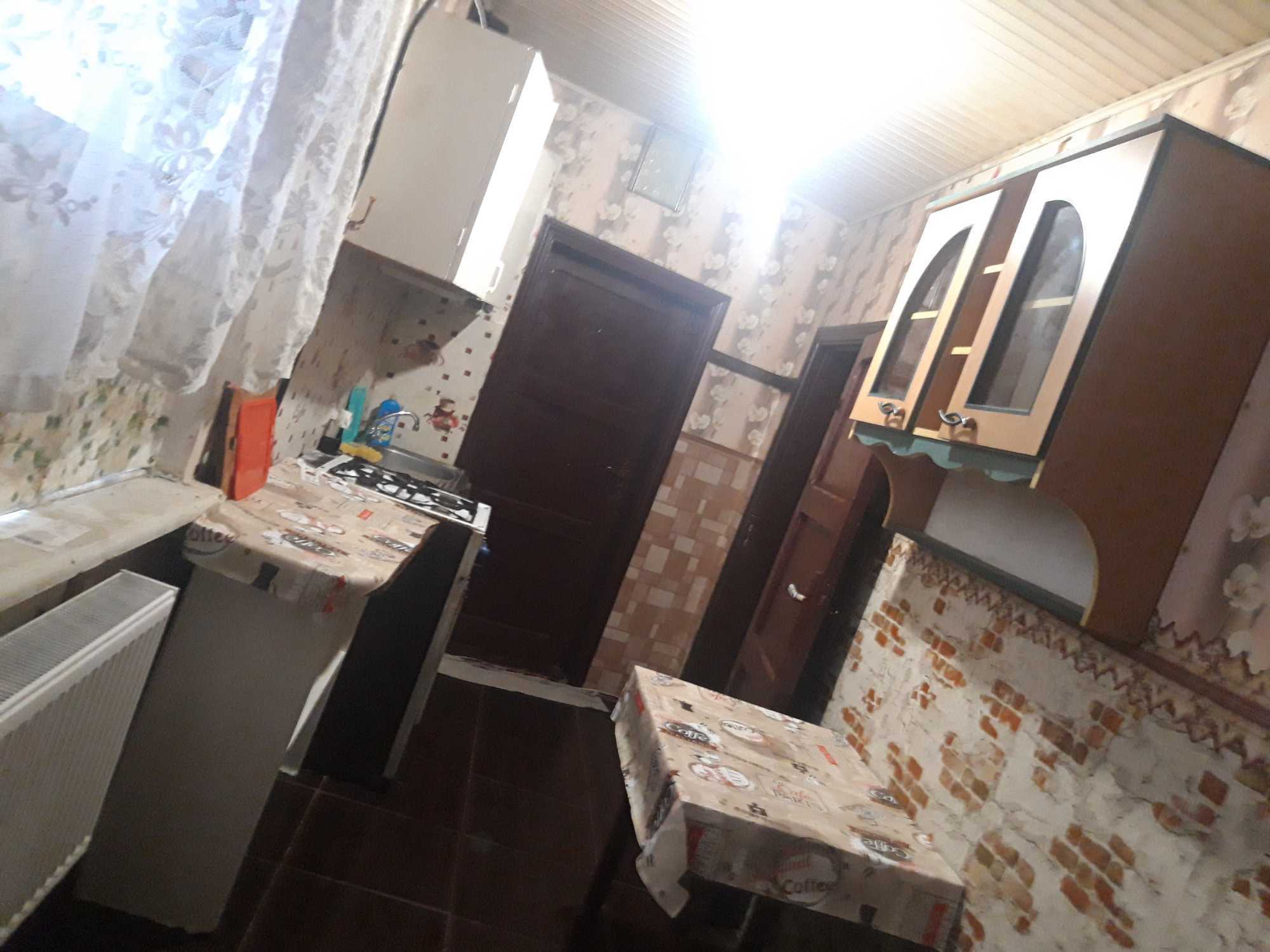 Здам пол будинку, кімнати