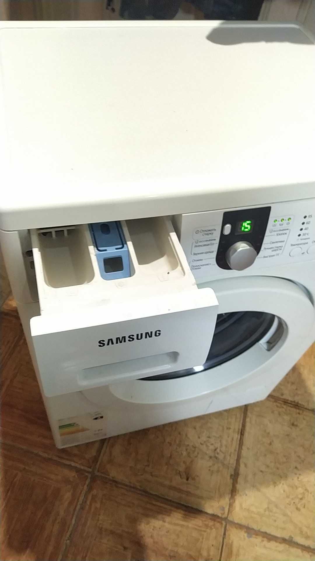 Стиральную машину Samsung EcoBubble, на 6 кг белья.