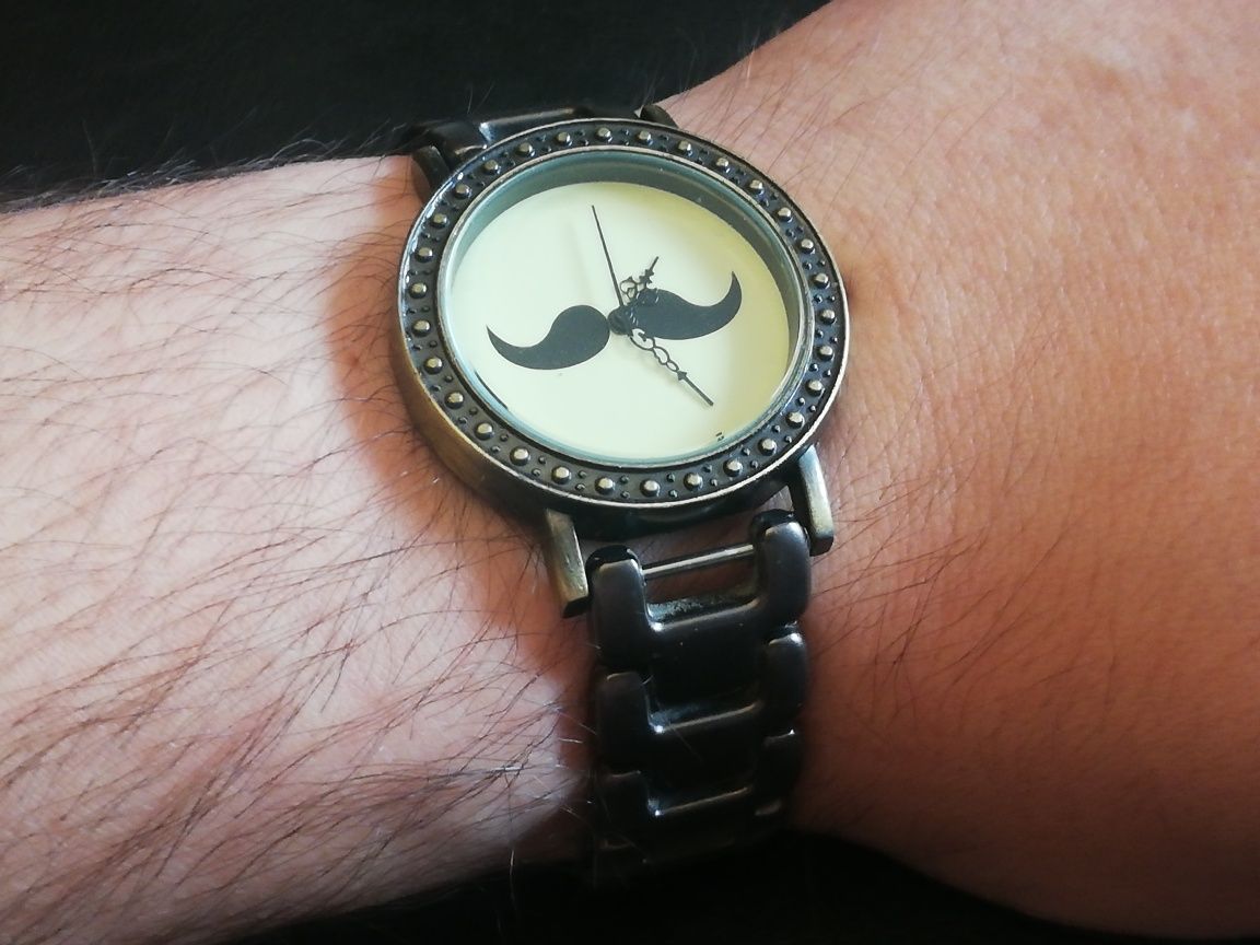 Sprzedam ciekawy zegarek mustache na bransolecie - całość oxyda