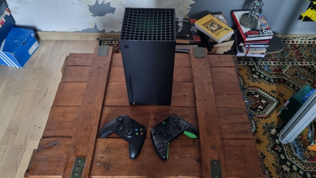 Xbox Series X + 2 pady, mało używana