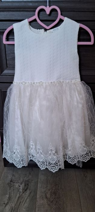 Красивейшее платье для девочки на 3, 4 года. Состояние нового