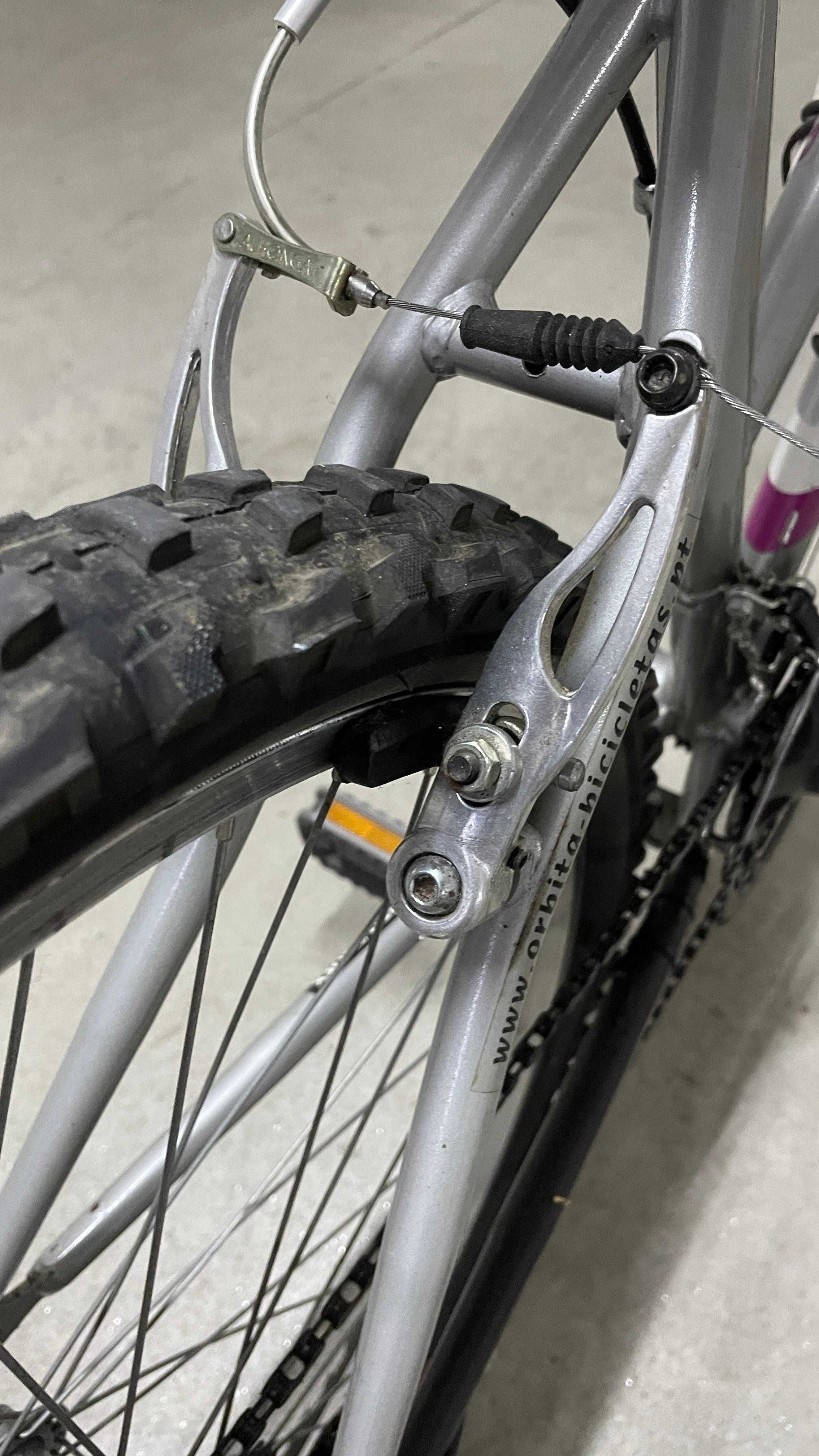 Bicicletas em boas condições
( para desocupar )