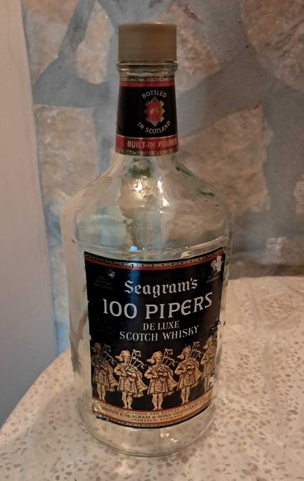 Garrafa Whiskey Seagram's 100 Pipers Vintage Vazia