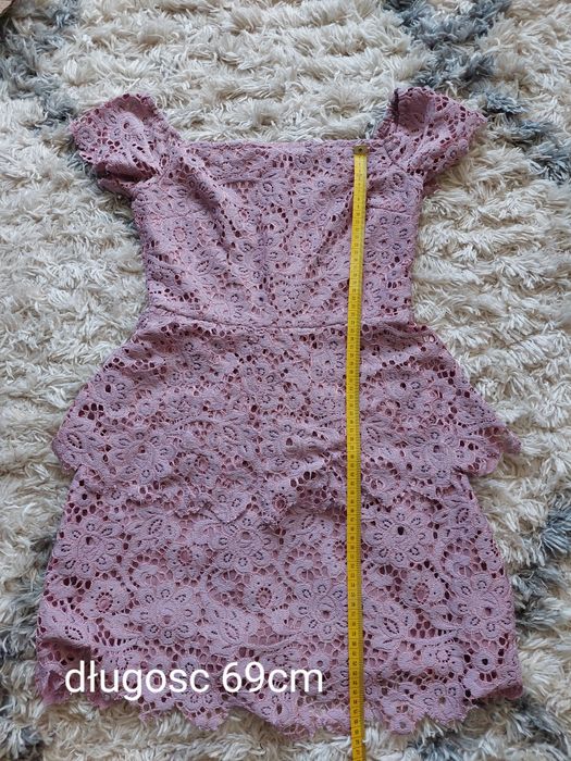 Koronkowa wrzosowa sukienka