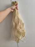 Włosy jasny blond syntetyczne na spinki zestaw 8 taśm 138 g 60 cm