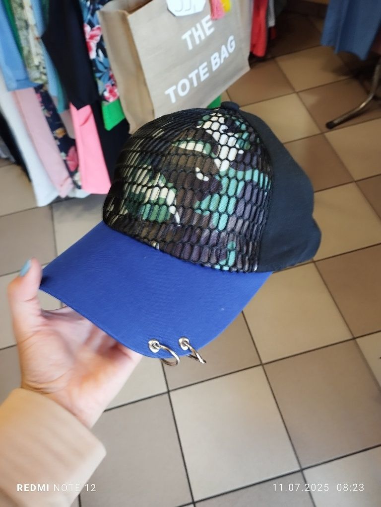 Czapka damska z daszkiem