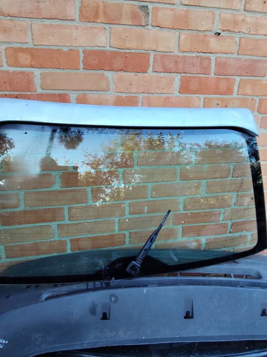 Заднє скло BMW e39 універсал спойлер