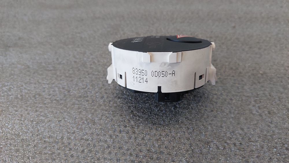 Botão / interruptor 4 piscas TOYOTA Yaris (_P13_)