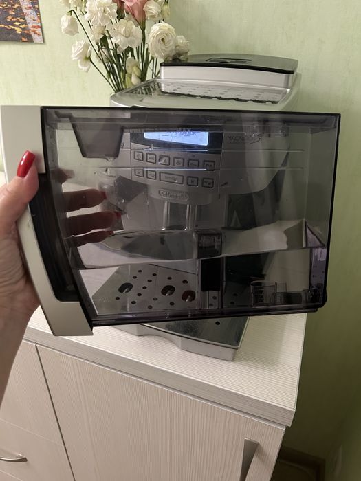 Продам кавомашинку Delonghi в доброму стані