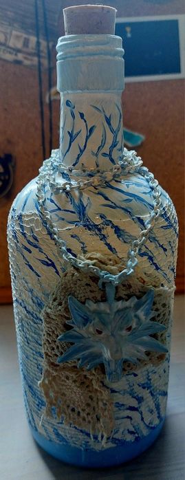 Ręcznie zdobiona butelka w klimacie Wiedźmina