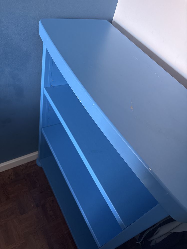 Móvel prateleiras quarto menino