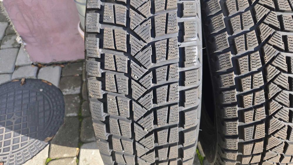 Oponi zimowe 215/65 r16