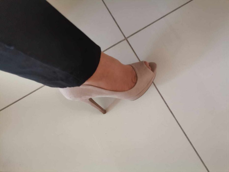 Sapato de senhora salto alto tamanho 39