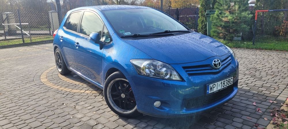 Auris 1.6 prestige club sport