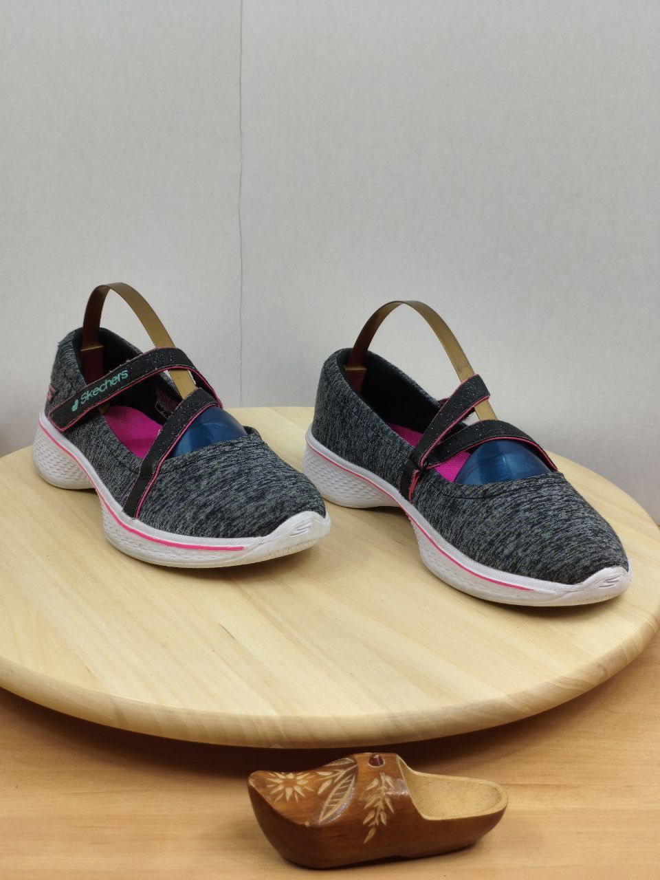 Buty Baleriny r.33 Skechers GOwalk 4 Mary Jane dla dzieci na rzep