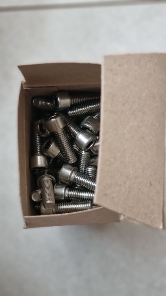 Śruba imbusowe M8x20 A2 opakowanie 100 szt