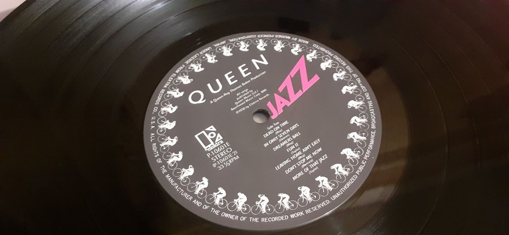 Платівка Queen Jazz.